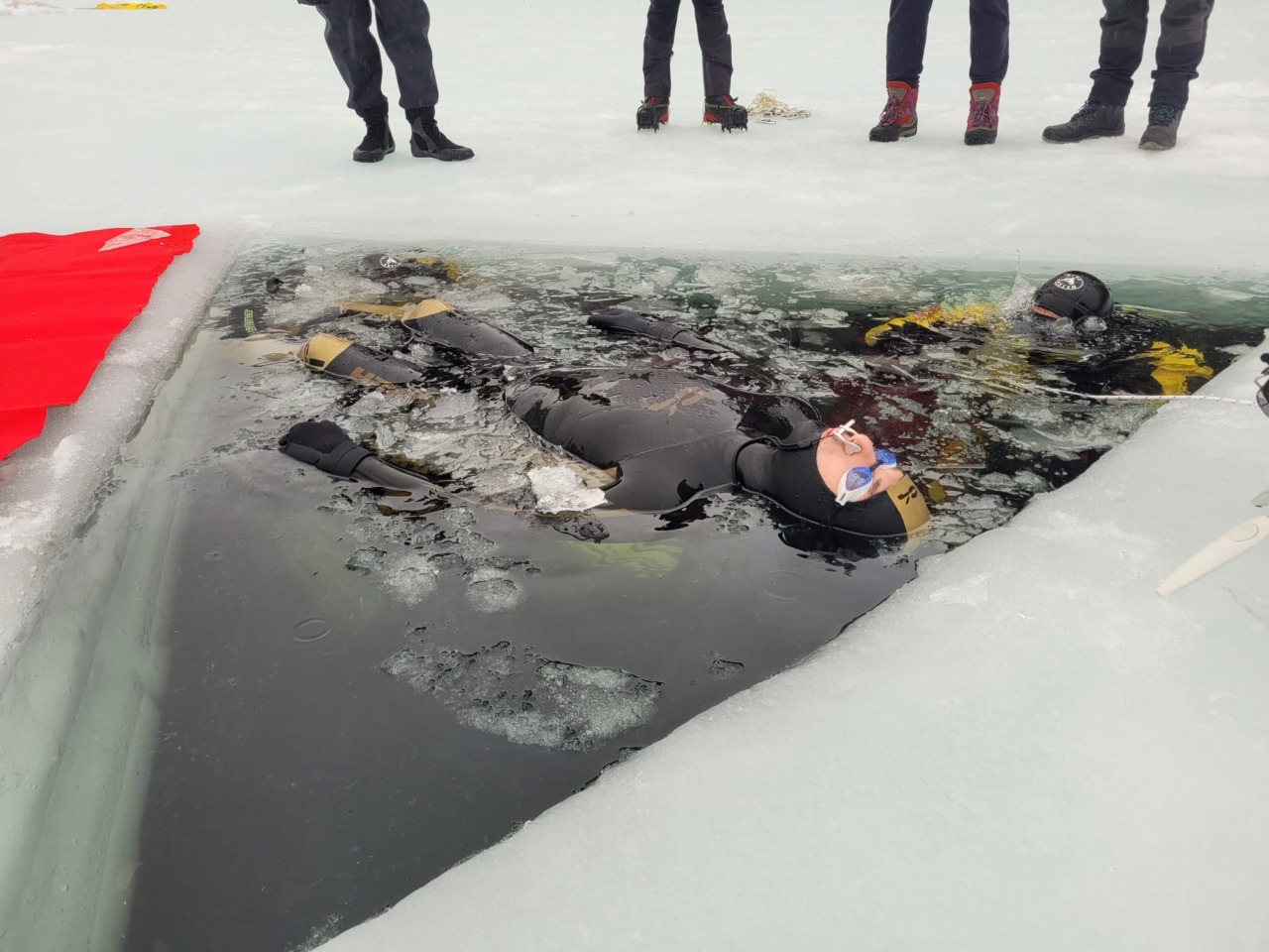 Gabriele Satto stabilisce il Guinness World Record di apnea in acqua ghiacciata