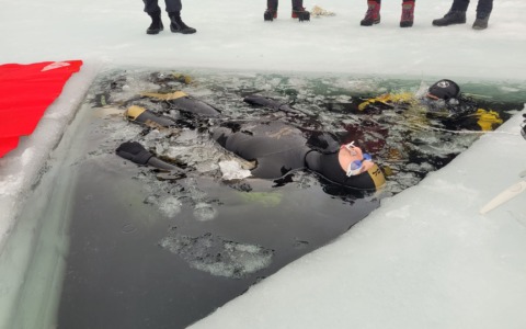 Gabriele Satto stabilisce il Guinness World Record di apnea in acqua ghiacciata