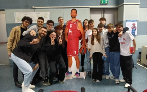 Giampaolo Ricci, capitano dell’Olimpia Milano, incontra gli studenti all’Istituto Zappa