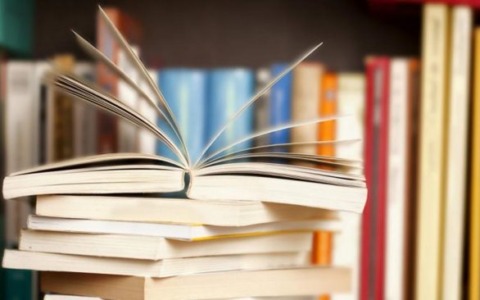 La rassegna ‘Libri fuori luogo’ porta la letteratura nei bar di Marnate