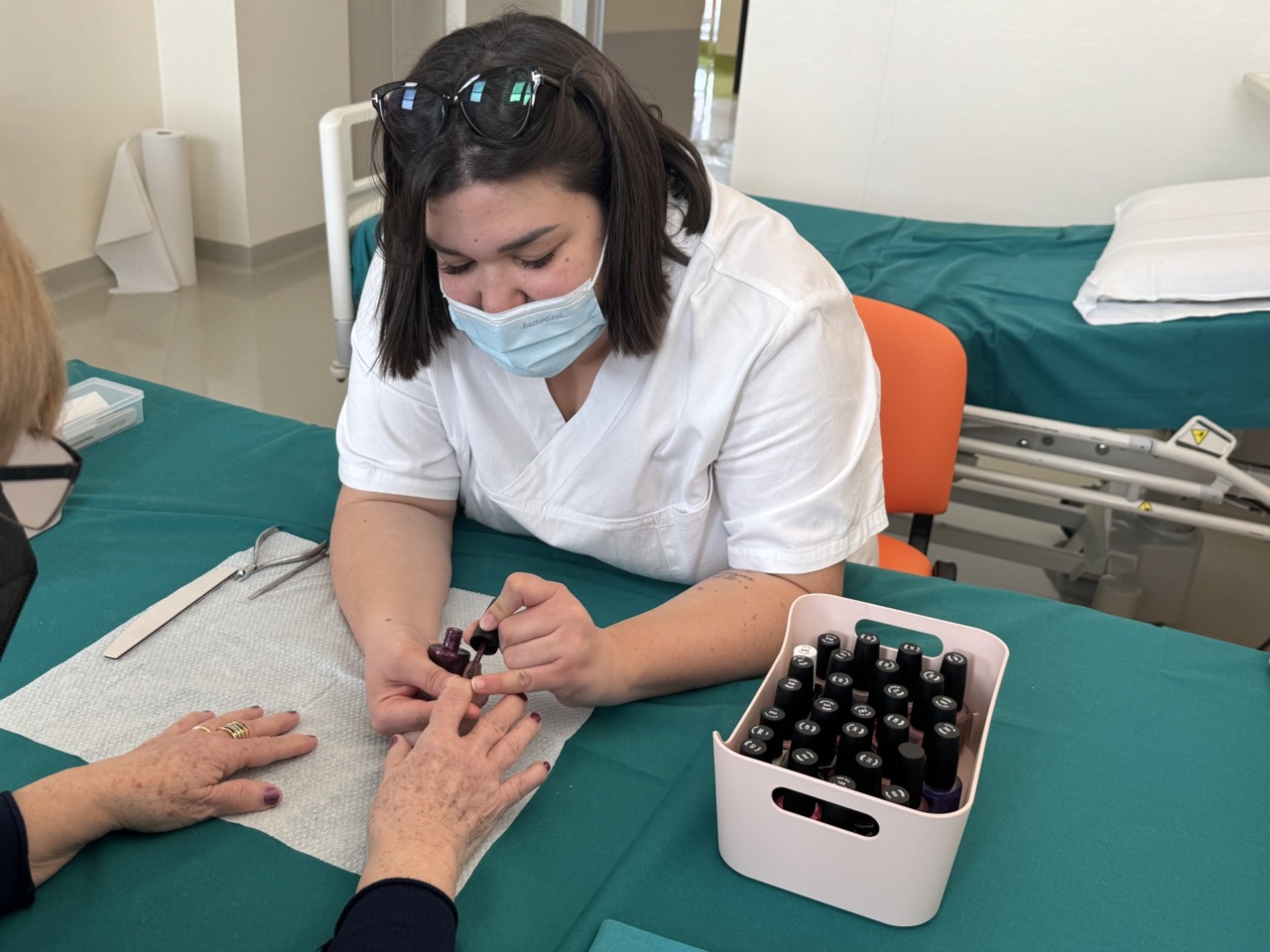 “Mani in Cura”: il progetto di benessere per pazienti oncologiche