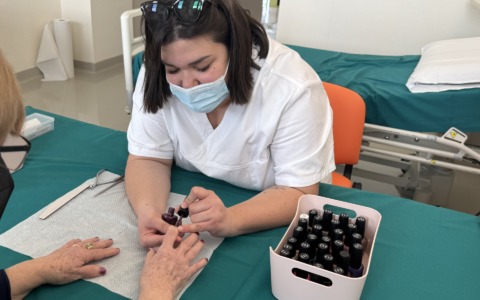 “Mani in Cura”: il progetto di benessere per pazienti oncologiche