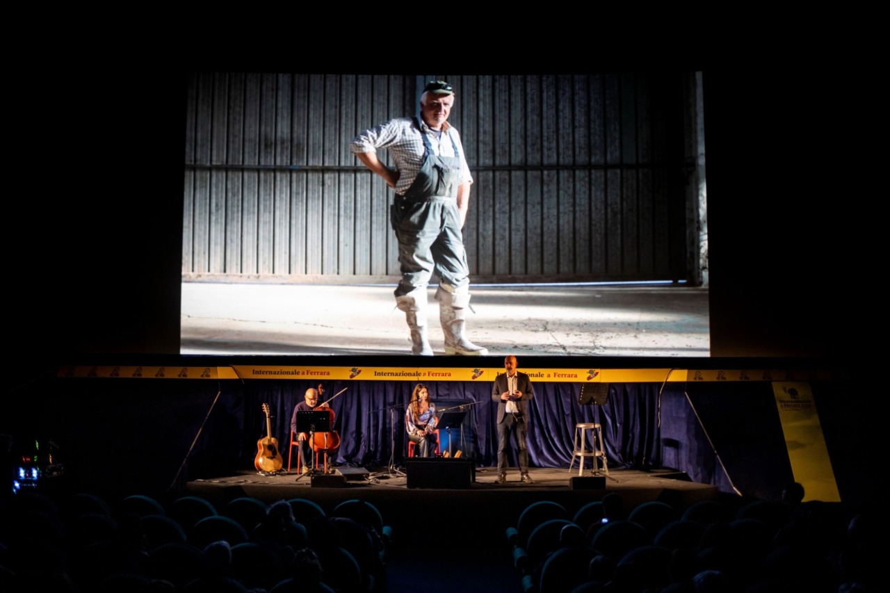 “Penuria Padana”: il monologo musicale di Stefano Liberti arriva a Varese