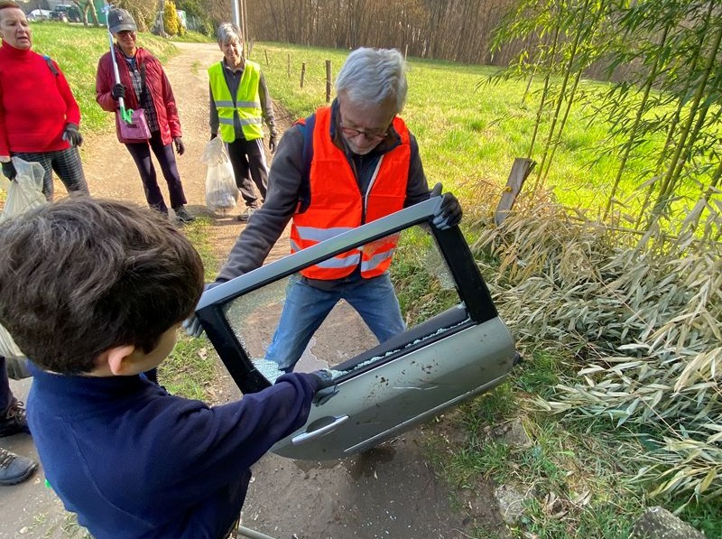 Più di 500 volontari per pulire la Valle del Torrente Lura