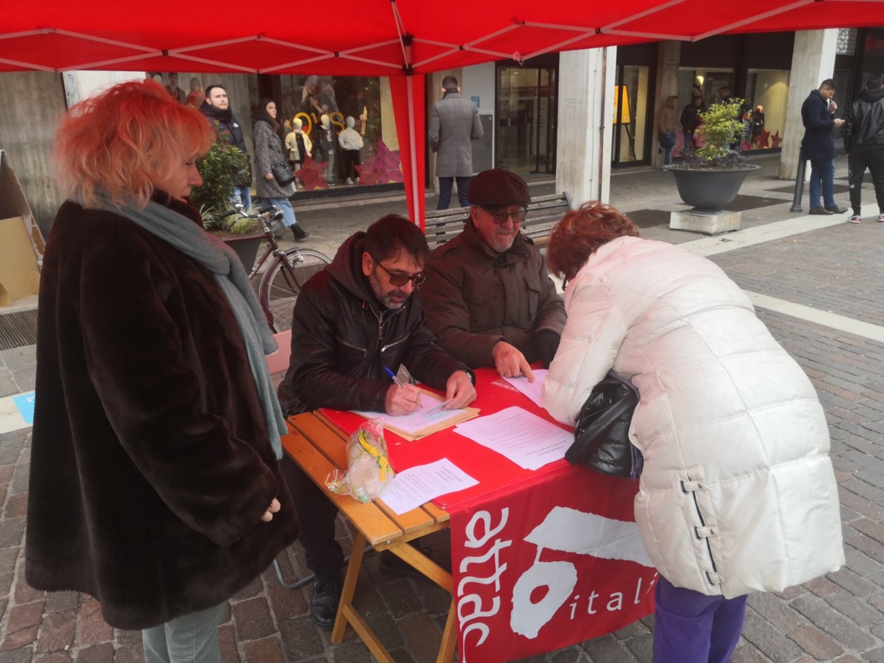 Attac Saronno partecipa alla protesta per la Sanità pubblica