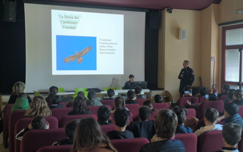 Carabinieri e studenti: un incontro su legalità e ambiente