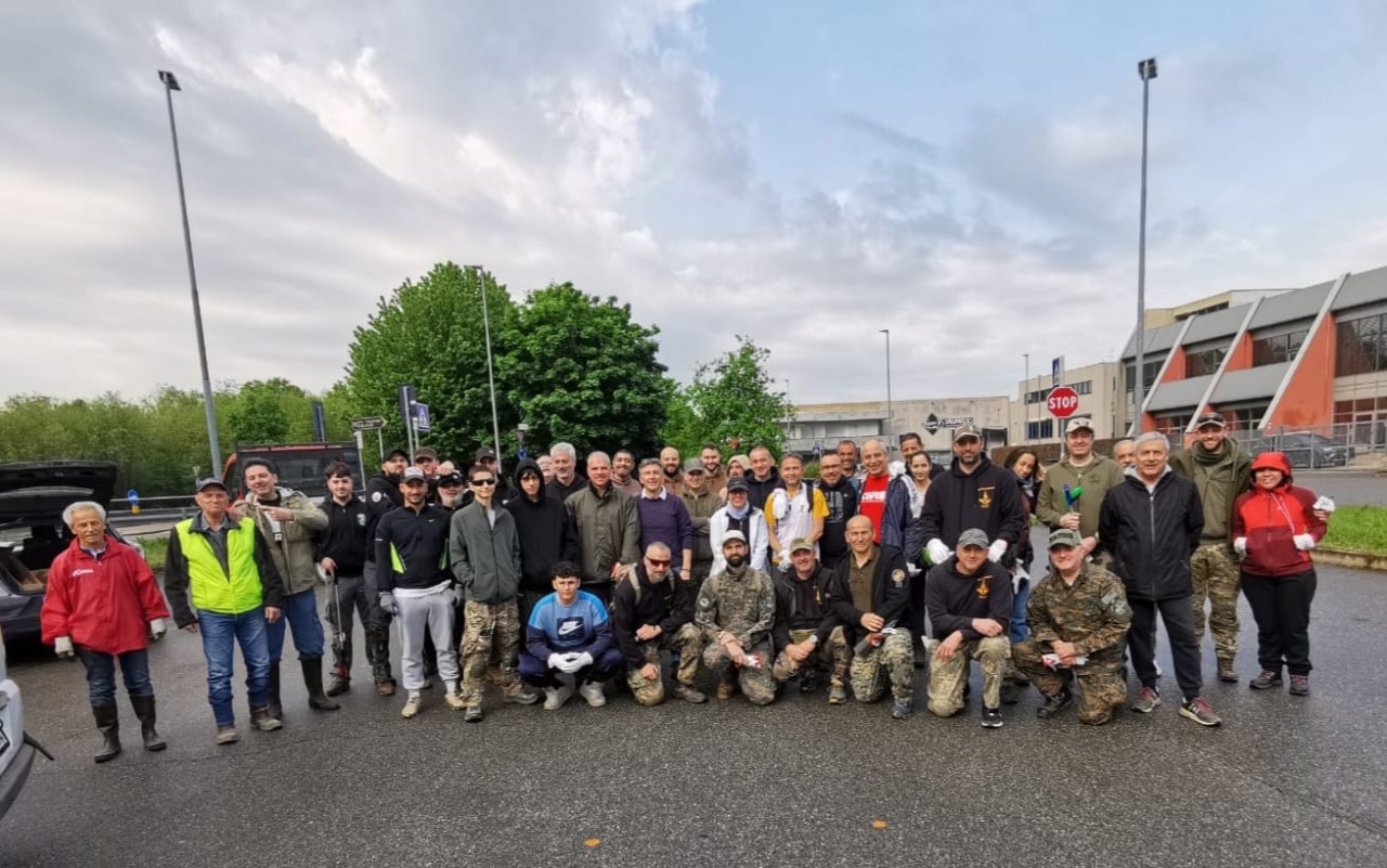 Cinquanta volontari in azione per ripulire il Bosco del Rugareto