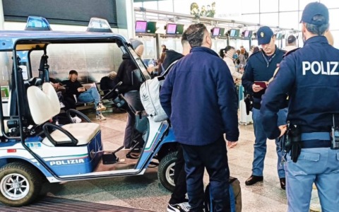 Cittadino albanese arrestato a Malpensa con pistola e targhe clonate