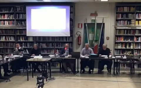 Controversia in consiglio: le minoranze chiedono le dimissioni del Presidente Zullo