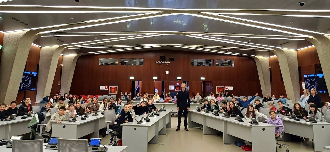 Gli alunni di quinta della Scuola Primaria di Misinto visitano Palazzo Pirelli