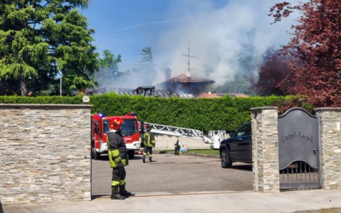 Incendio devastante in villa a Tradate