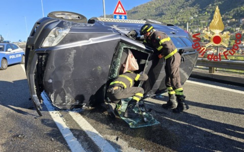Incidente all’ingresso dell’autostrada A9: intervento dei Vigili del Fuoco