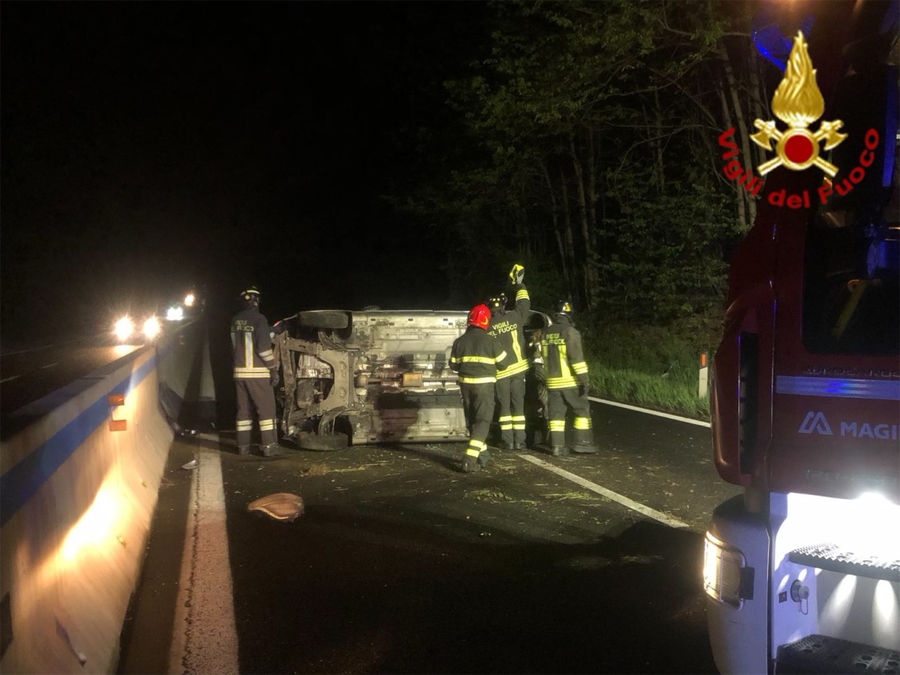 Incidente stradale per schivare un cervo