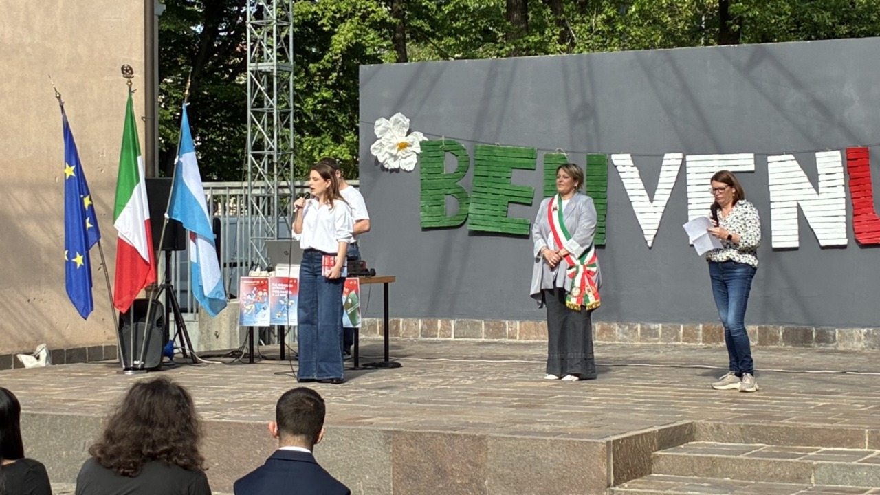 Saronno festeggia i giovani che compiono 18 anni