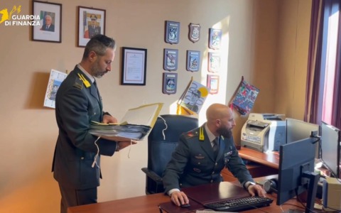 Smantellata rete di truffatori di auto di lusso tra Italia e Polonia