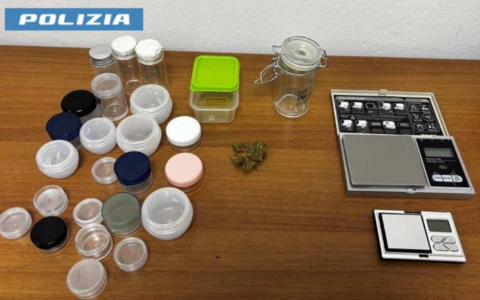 Arrestato pusher con kit dello spaccio alla barriera dell’A8