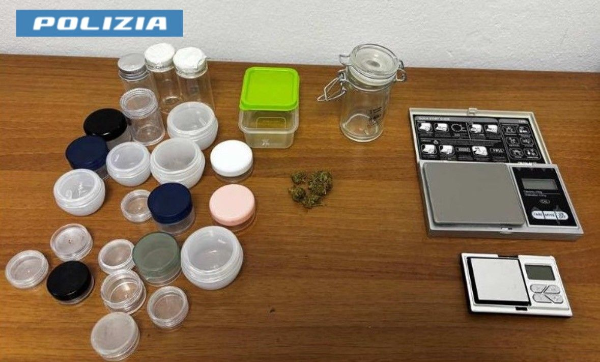 Arrestato pusher con kit dello spaccio alla barriera dell’A8