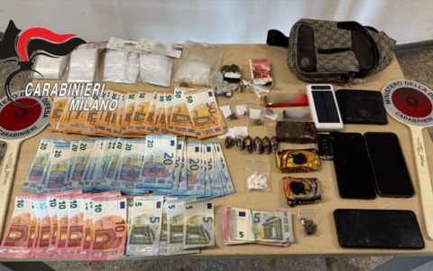 Arrestato spacciatore con cocaina, hashish e 2.900 euro in contante