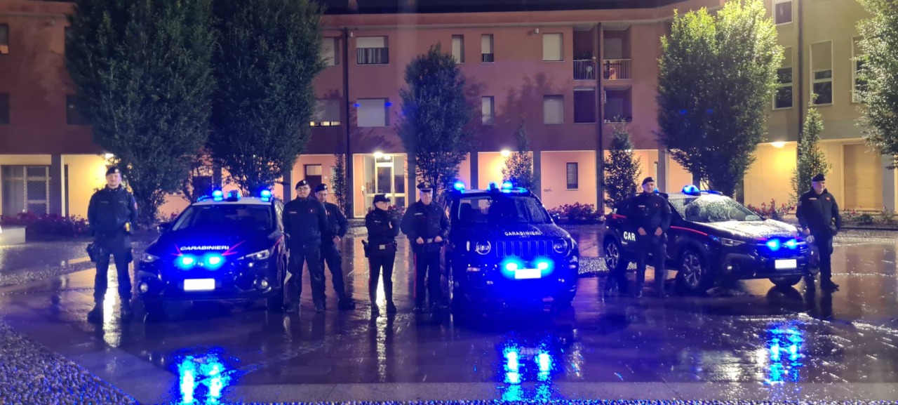 Attività di controllo dei Carabinieri in piazza
