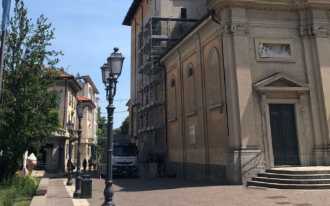 Avviato il ponteggio per il restauro del campanile della Prepositurale