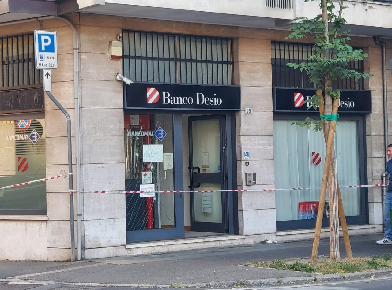 Furto al bancomat a Tradate: esplode la filiale del Banco Desio