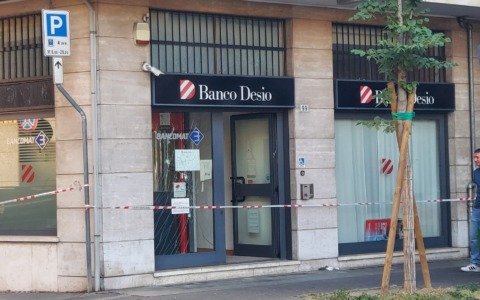 Furto al bancomat a Tradate: esplode la filiale del Banco Desio