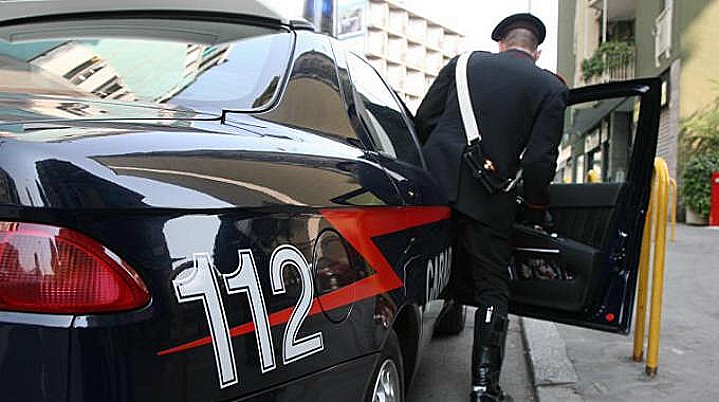 Furto in casa mentre la proprietaria è in Rsa: tre arresti