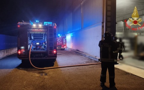 Incendio in azienda: un macchinario in fiamme a Misinto