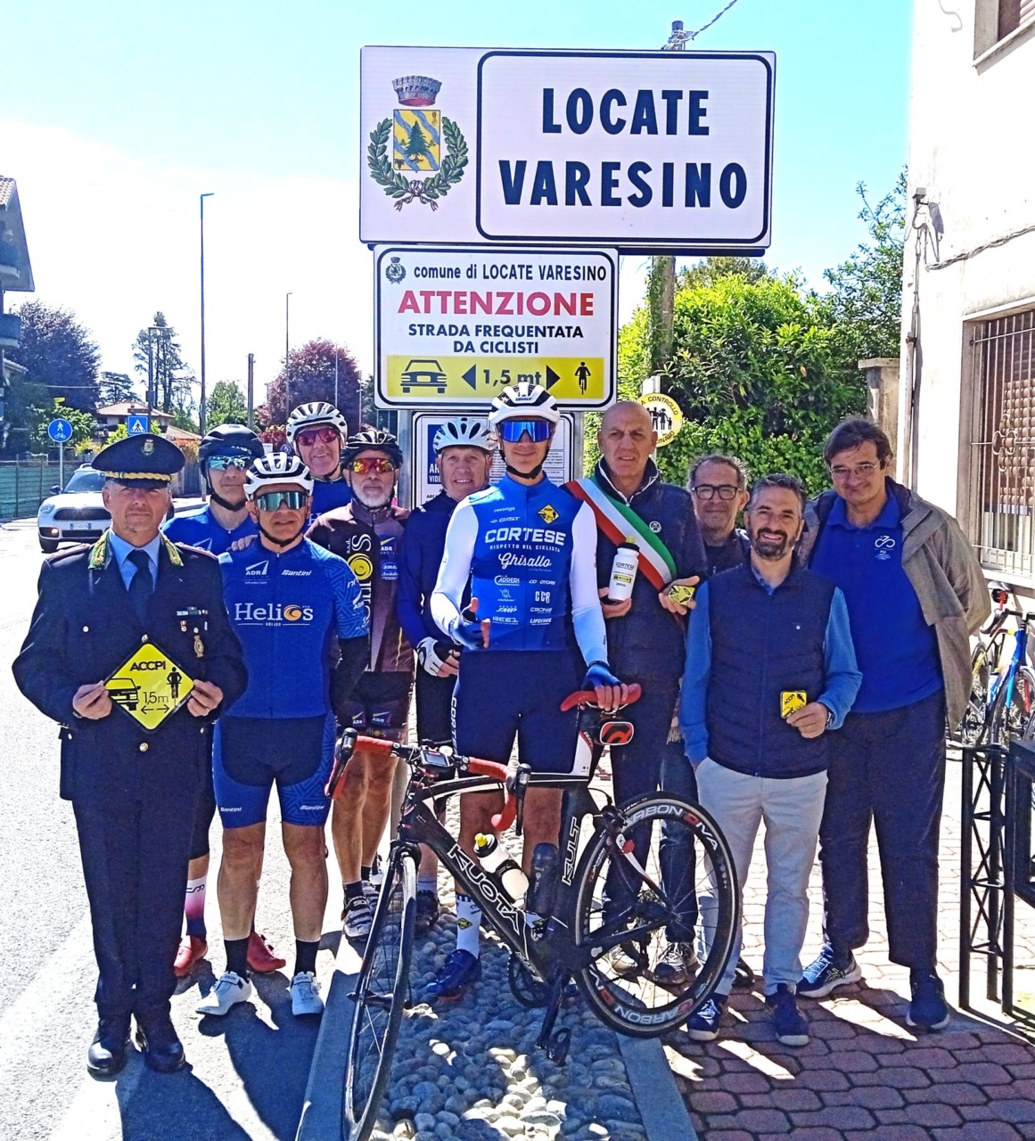 Installati i cartelli «Salva Ciclisti» a Locate Varesino