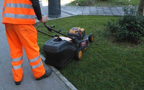 Maltempo rallenta la manutenzione del verde, ma gli interventi proseguono