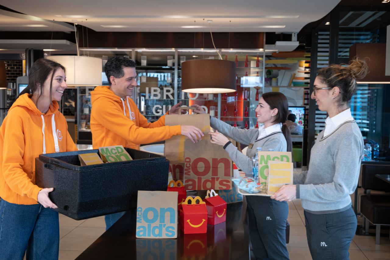 McDonald’s della provincia di Varese donano 190 pasti caldi a settimana
