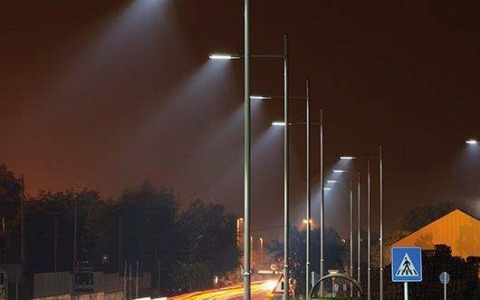 Nuovi pali a LED per tre vie di Mozzate