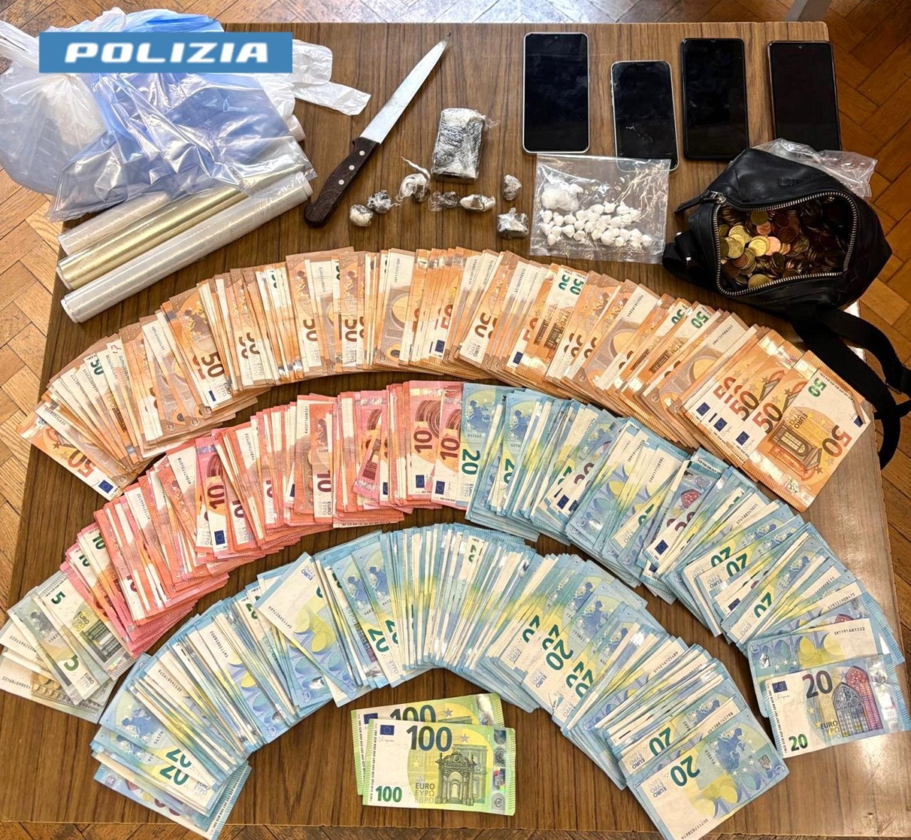 Scoperta droga nel controsoffitto e nel cassonetto della tapparella