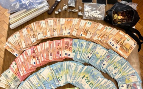 Scoperta droga nel controsoffitto e nel cassonetto della tapparella