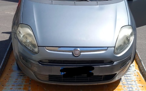 Scoperta un’auto rubata nel parcheggio di Mozzate