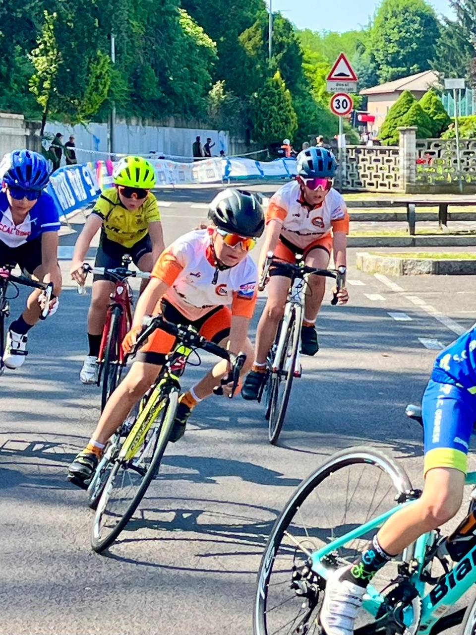 Trofeo Gabriele Banfi: grande successo a Carbonate per il ciclismo giovanile