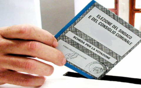 Ultimi preparativi per le elezioni: cittadini pronti a esprimere la loro voce