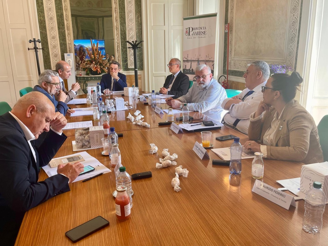 Collaborazione tra Province e il presidente Fontana: risorse e servizi al centro del dibattito