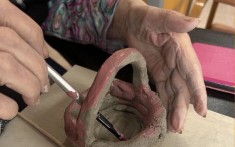 I ricordi degli anziani impressi nell’argilla