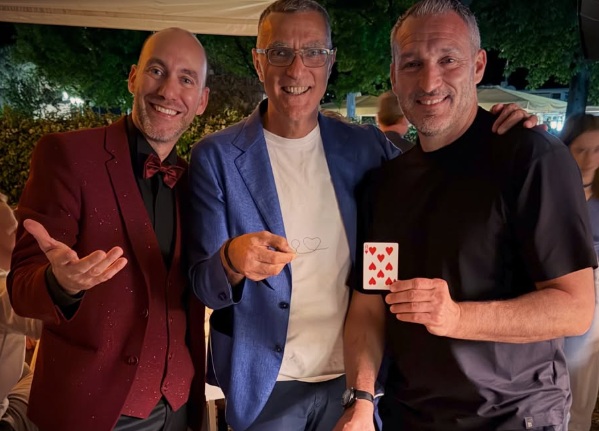 Il Mago John incanta i leggendari campioni di calcio