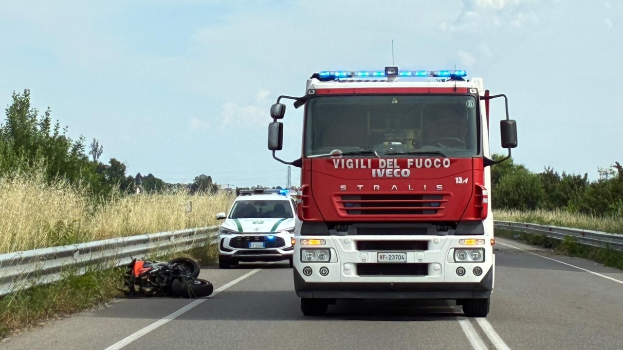 Incidente fatale sulla Sp31 bis, un motociclista di 52 anni perde la vita