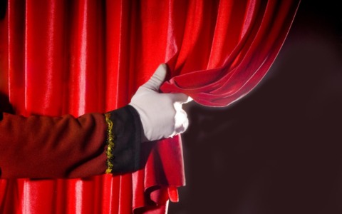 “Wondering Alice” incanta il Manzoni: successo di pubblico e critica