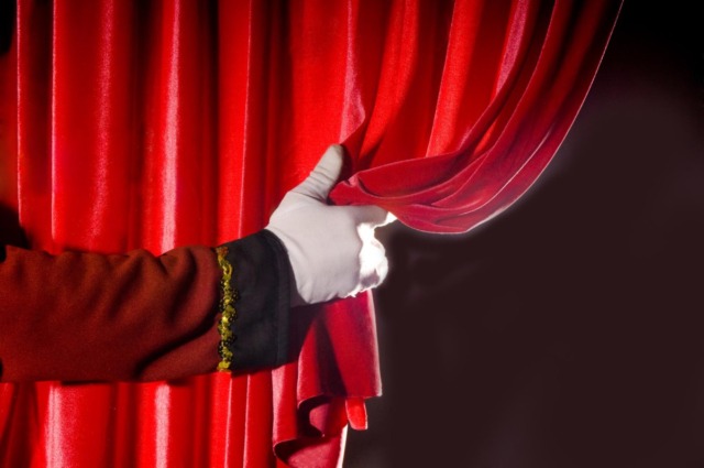 “Wondering Alice” incanta il Manzoni: successo di pubblico e critica