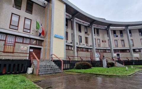 Aggressione in bar e negozio etnico: arrestato uno straniero in fuga dai domiciliari