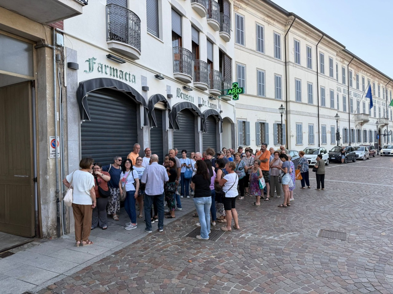 Cittadini in coda per la nuova dottoressa a Turate