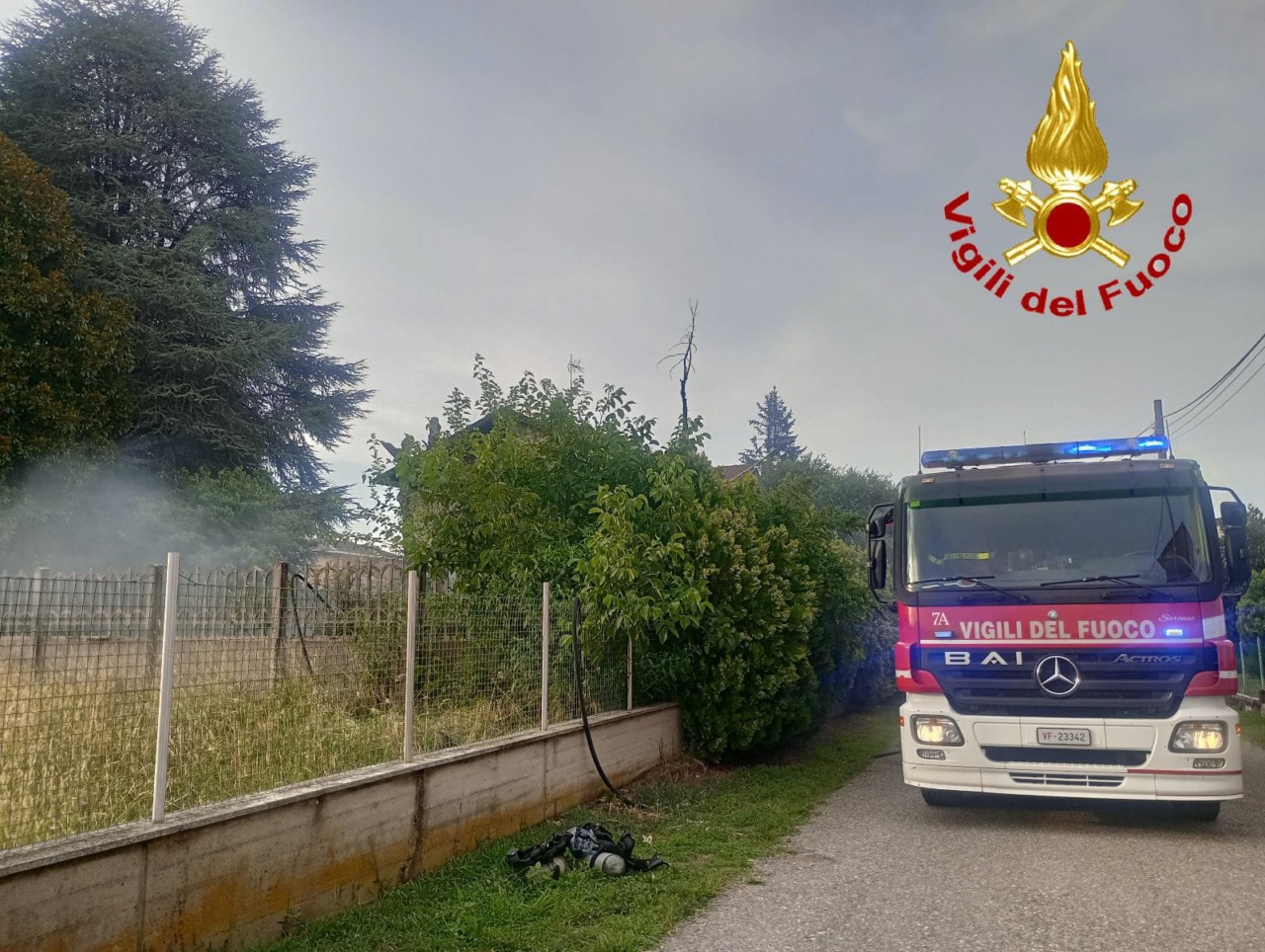 Incendio in giardino a Cislago, intervento dei Vigili del Fuoco
