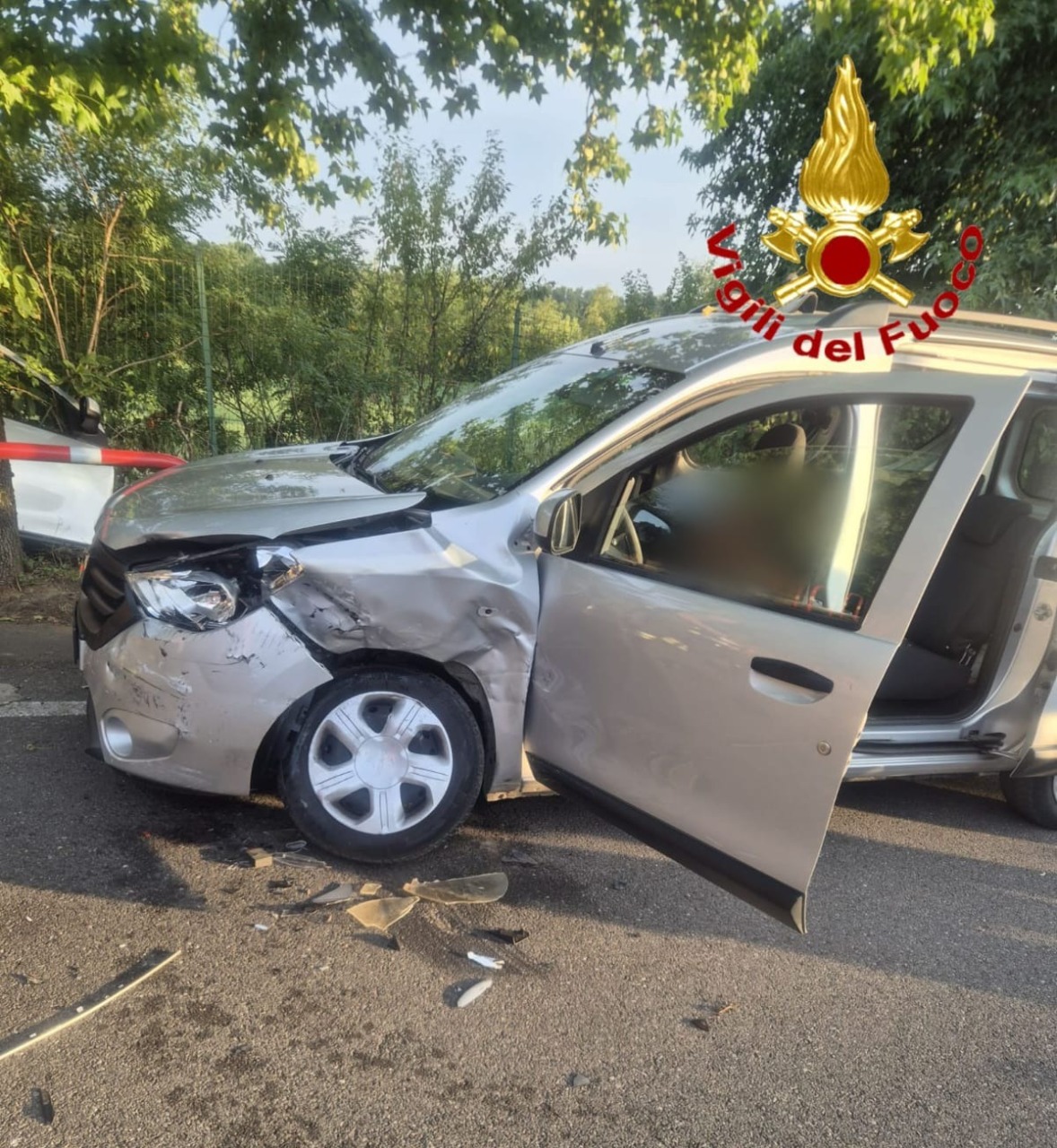 Incidente a Malnate, donna liberata dalle lamiere dell’auto