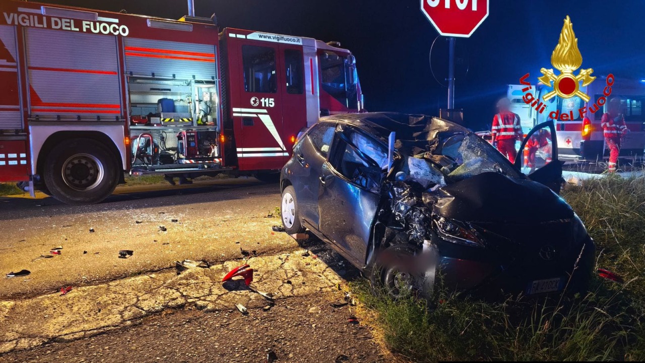 Incidente tra auto e moto a Tradate: grave un centauro di 26 anni
