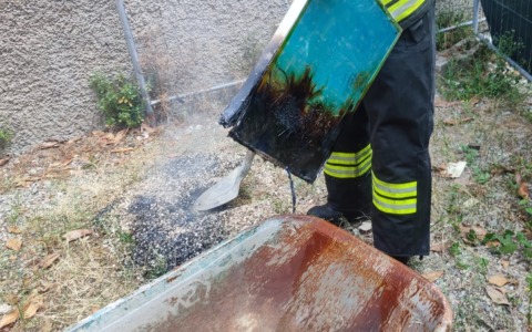 Intervento dei Vigili del Fuoco per fumo da batteria al litio