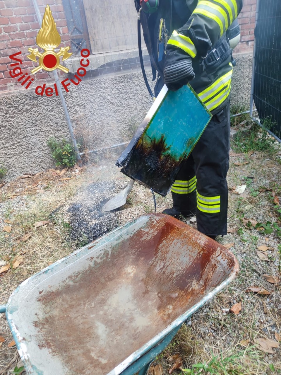 Intervento dei Vigili del Fuoco per fumo da batteria al litio